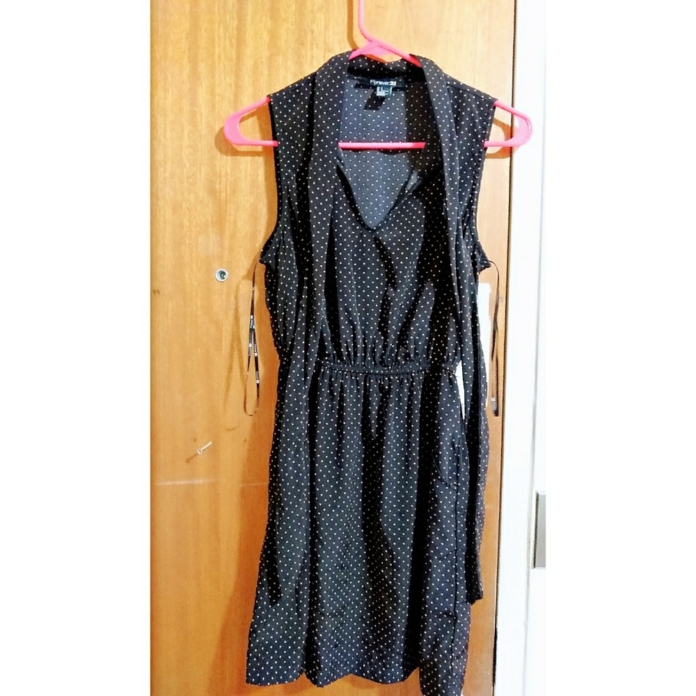 Forever21 sleeveless v neck polka dot dress